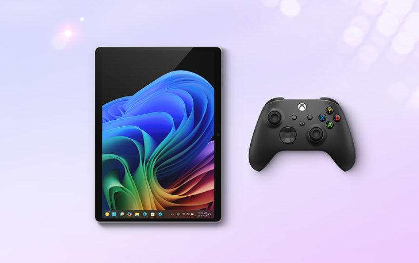 En vy uppifrån av en Surface Pro Copilot+ PC-surfplatta och en Xbox Wireless Controller.