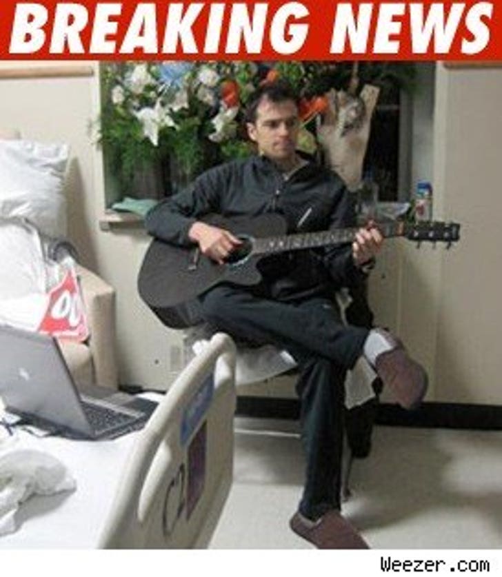 Weezer Frontman -- On the Road Again :: 1211_weezer_bn2-1