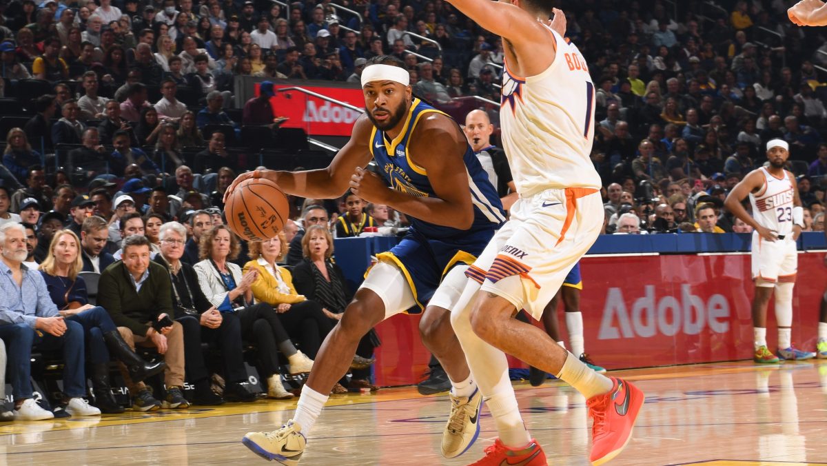 SAN FRANCISCO, CA – NOVEMBER 4: Moses Moody #4 of the Golden State Warriors drives to the basket during the game against the Phoenix Suns on November 4, 2025 at Chase Center in San Francisco, California. NOTE TO USER: User expressly acknowledges and agrees that, by downloading and or using this photograph, user is consenting to the terms and conditions of Getty Images License Agreement. Mandatory Copyright Notice: Copyright 2025 NBAE (Photo by Noah Graham/NBAE via Getty Images)