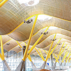 T4 Madrid Barajas Airport by Ferrantraite