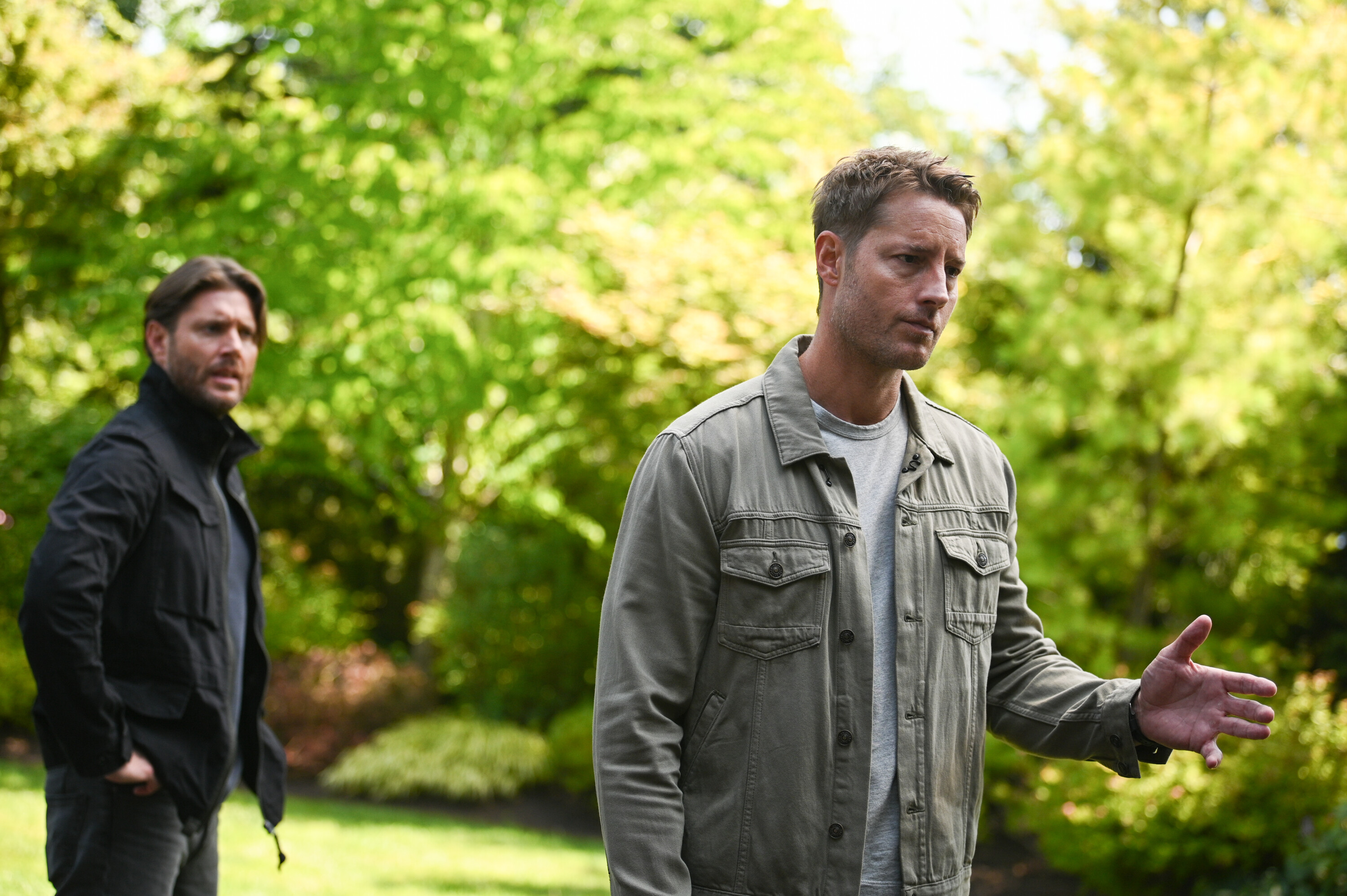 “The Process” – As Colter grapples with the shocking truth surrounding his father’s death, Russell joins forces with his brother to help track down the missing wife and daughter of one of Reenie’s clients. Their reunion finds them mixed up in a chain of events involving a sinister underground operation known as “The Process,” on the third season premiere of TRACKER, Sunday, Oct. 19 (8:00-9:00 PM, ET/PT) on the CBS Television Network, and streaming on Paramount+ (live and on-demand for Paramount+ Premium plan subscribers, or on-demand for Paramount+ Essential subscribers the day after the episode airs)*.  Pictured: Jensen Ackles as Russell Shaw and Justin Hartley as Colter Shaw. Photo: Sergei Bachlakov/CBS ©2025 CBS Broadcasting, Inc. All Rights Reserved.