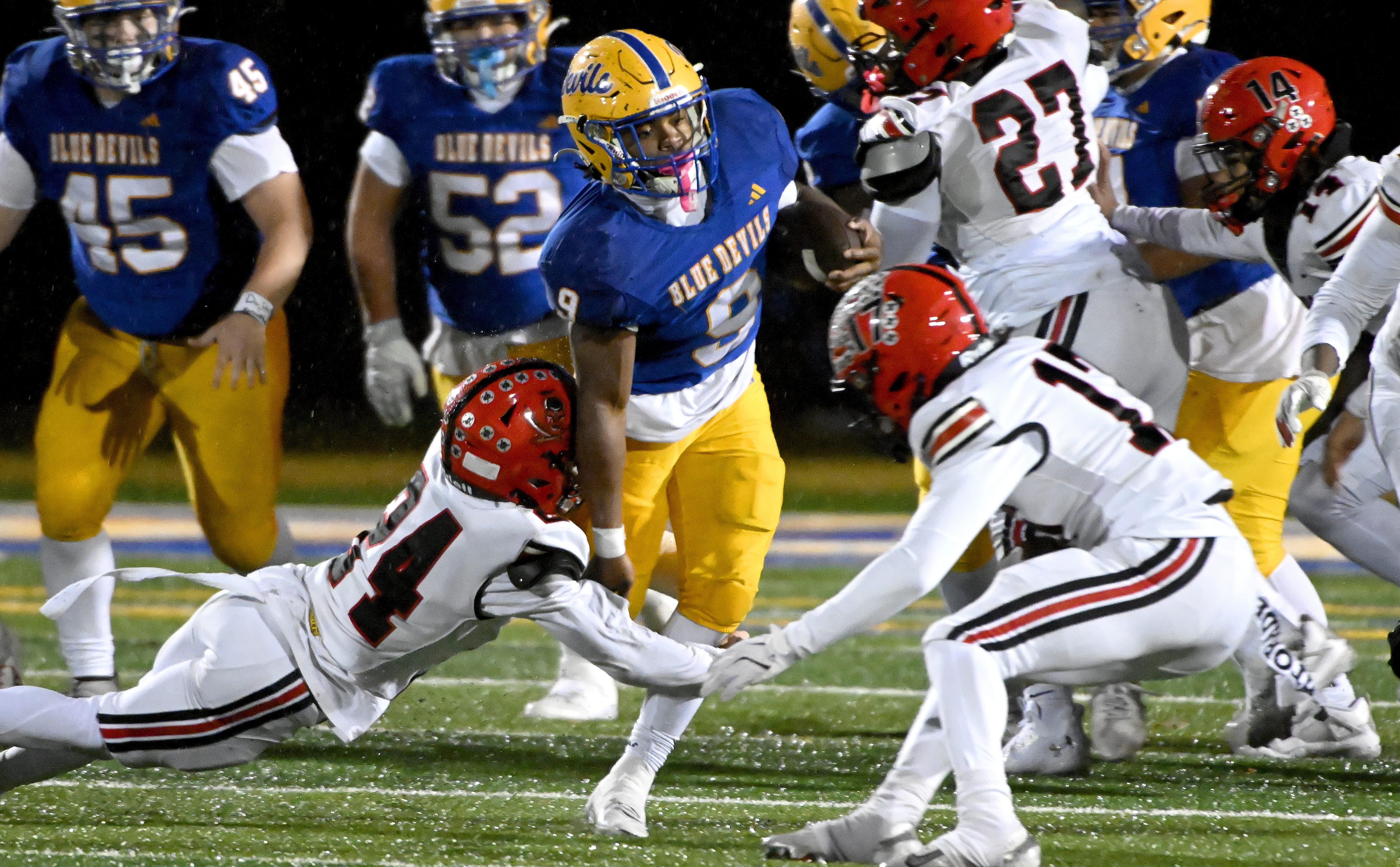 LNS-L-FBL-BOLI-WARR-1109-003 Warren’s Aaron Stewart